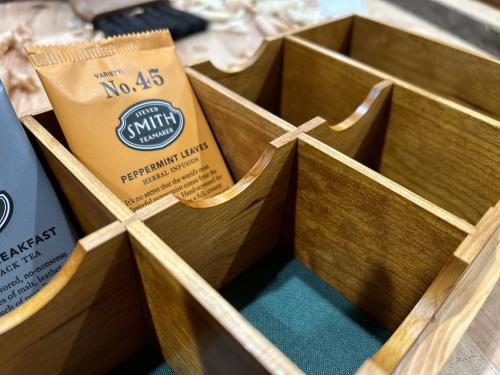 Cherry & Fir Tea Box